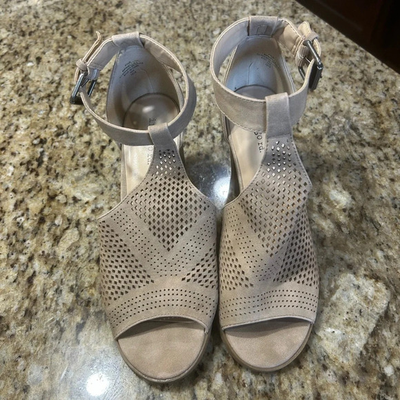 Indigo Rd Beige Open Toe Heels - Picture 2 of 7